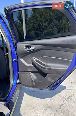 Хэтчбек Ford Focus 2011 в 