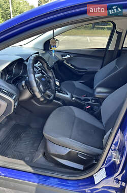 Хэтчбек Ford Focus 2011 в 