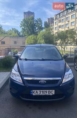 Хэтчбек Ford Focus 2011 в 