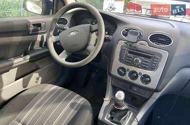 Хэтчбек Ford Focus 2011 в 