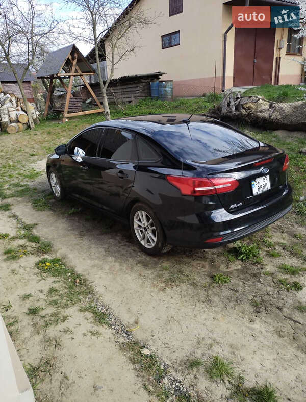 Седан Ford Focus 2015 в 