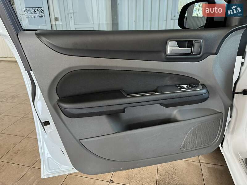 Хэтчбек Ford Focus 2010 в Запорожье