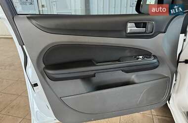Хэтчбек Ford Focus 2010 в 