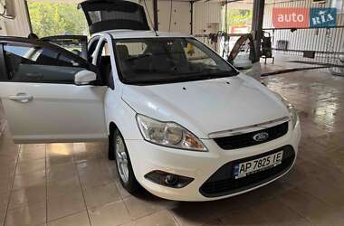 Хэтчбек Ford Focus 2010 в 