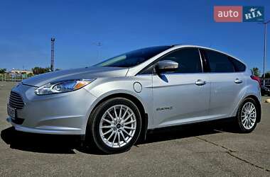 Хэтчбек Ford Focus 2012 в 