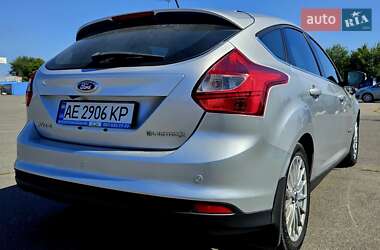 Хэтчбек Ford Focus 2012 в 
