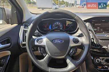 Хэтчбек Ford Focus 2012 в 