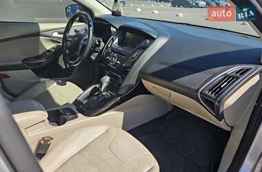 Хэтчбек Ford Focus 2012 в 
