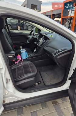 Хэтчбек Ford Focus 2015 в 