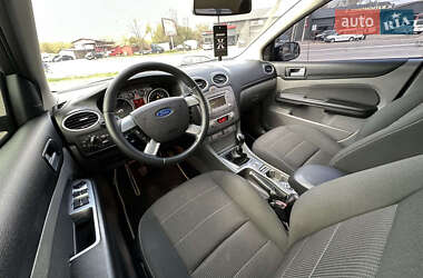 Хэтчбек Ford Focus 2010 в 