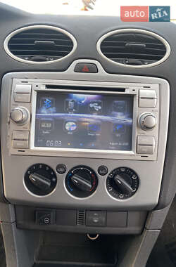Хэтчбек Ford Focus 2006 в 