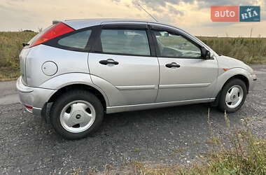Хэтчбек Ford Focus 2004 в 