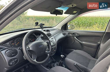 Хэтчбек Ford Focus 2004 в 