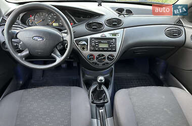 Хэтчбек Ford Focus 2004 в 