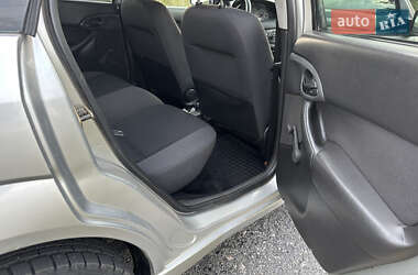 Хэтчбек Ford Focus 2004 в 