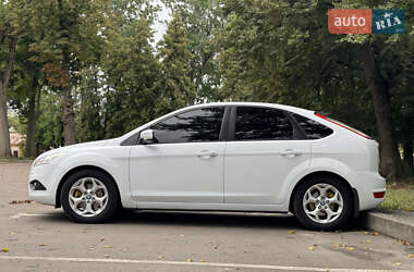Хэтчбек Ford Focus 2010 в 