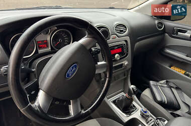 Хэтчбек Ford Focus 2010 в 