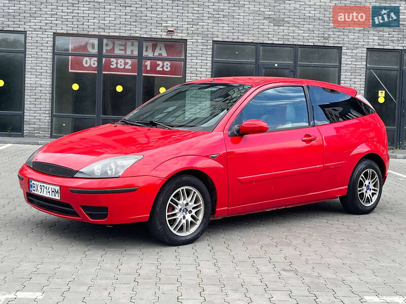 Хэтчбек Ford Focus 2000 в 