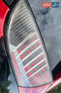 Хэтчбек Ford Focus 2000 в 