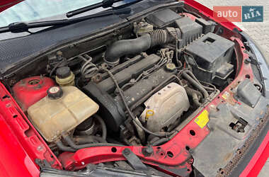 Хэтчбек Ford Focus 2000 в 