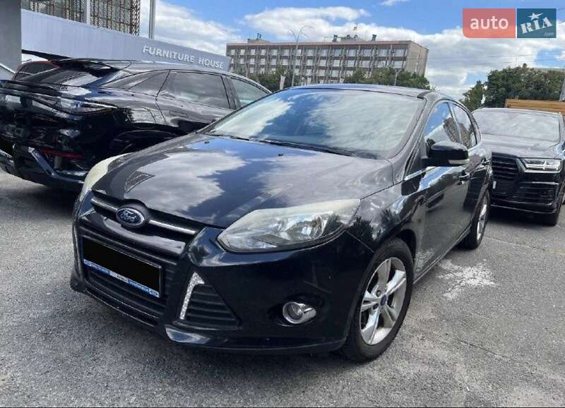 Хэтчбек Ford Focus 2012 в 