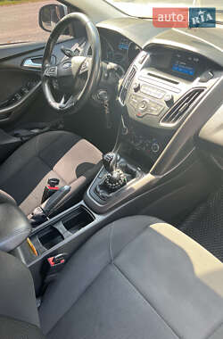 Хэтчбек Ford Focus 2015 в 