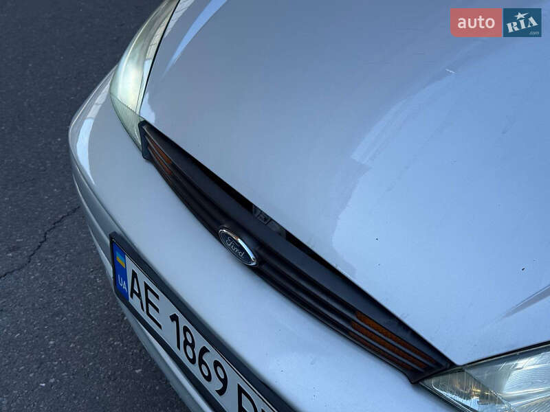 Седан Ford Focus 2003 в Днепре