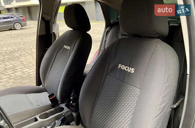 Хэтчбек Ford Focus 2006 в 