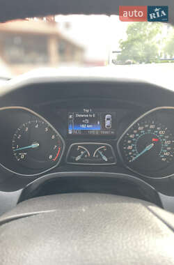 Хэтчбек Ford Focus 2011 в 