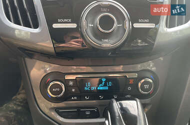 Хэтчбек Ford Focus 2011 в 