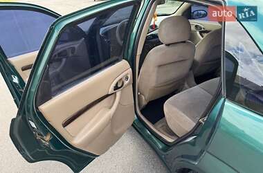 Седан Ford Focus 2000 в 
