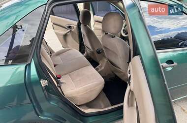 Седан Ford Focus 2000 в 