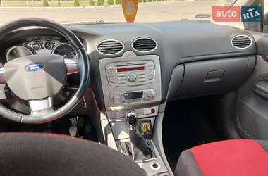 Хэтчбек Ford Focus 2009 в 