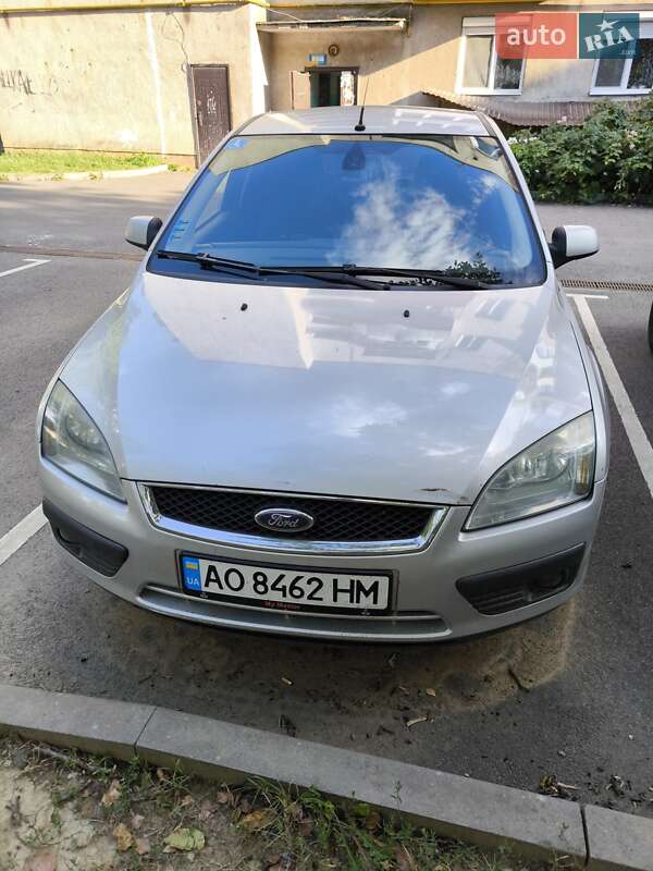 Хэтчбек Ford Focus 2006 в Мукачево