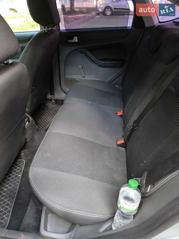 Хэтчбек Ford Focus 2006 в Мукачево
