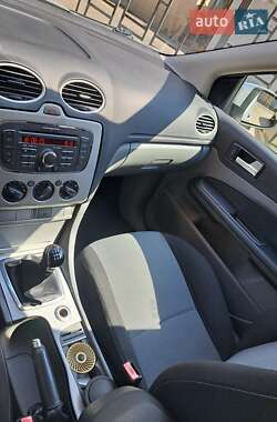 Хэтчбек Ford Focus 2010 в 