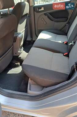 Хэтчбек Ford Focus 2010 в 