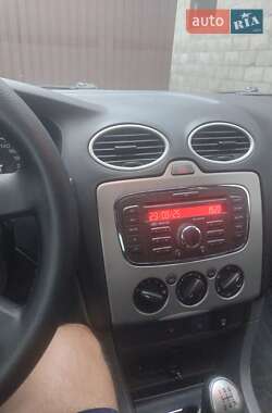Хэтчбек Ford Focus 2010 в 
