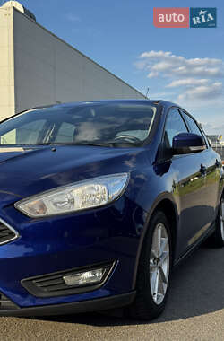 Хэтчбек Ford Focus 2015 в 