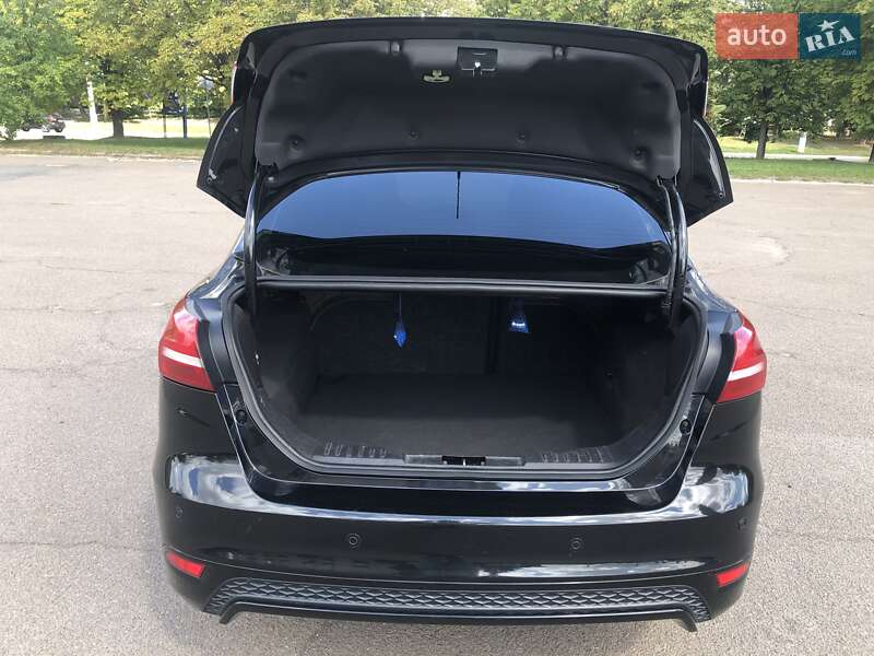 Седан Ford Focus 2015 в Киеве