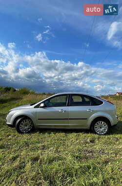 Хэтчбек Ford Focus 2007 в 