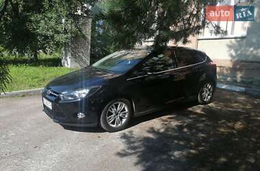 Хэтчбек Ford Focus 2011 в 