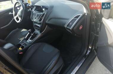 Хэтчбек Ford Focus 2011 в 