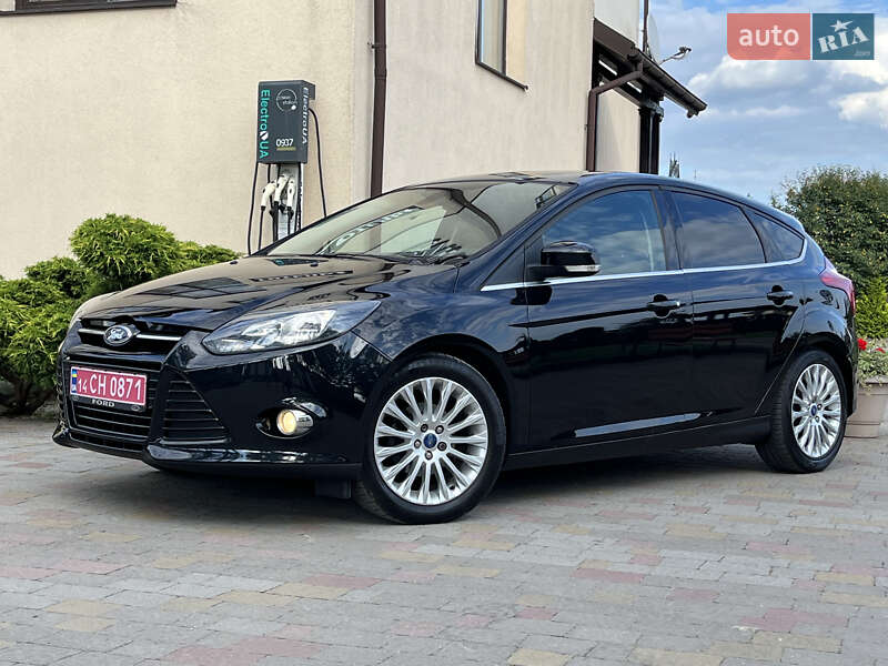 Хэтчбек Ford Focus 2012 в 