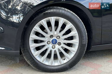 Хэтчбек Ford Focus 2012 в 