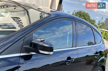 Хэтчбек Ford Focus 2012 в 