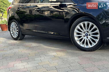 Хэтчбек Ford Focus 2012 в 
