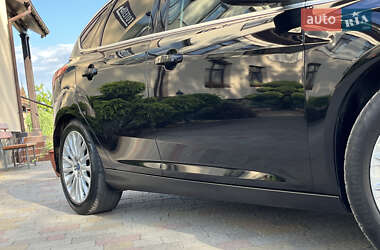Хэтчбек Ford Focus 2012 в 