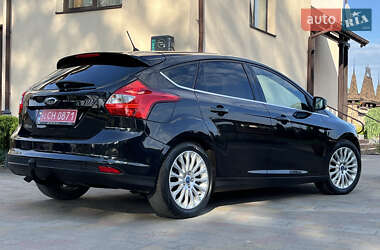 Хэтчбек Ford Focus 2012 в 