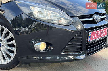 Хэтчбек Ford Focus 2012 в 